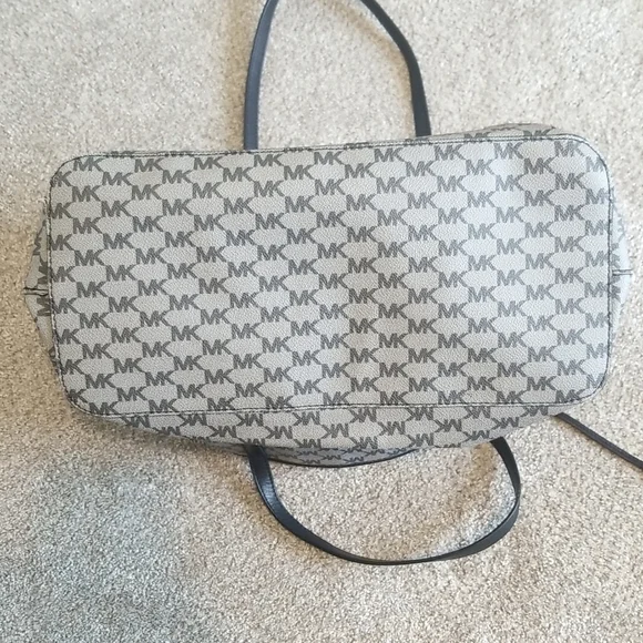 Michael Kors Tote Bag - Picture 5 of 7